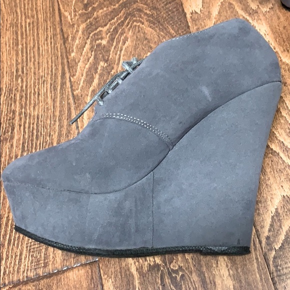 Delicacy Booties - Picture 3 of 11